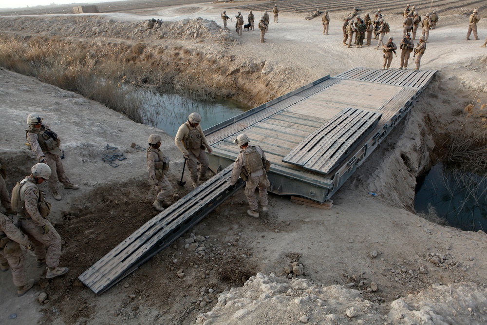 Bridging engineer. Army USA ТБ Bridge. Brick Construction in Afghanistan. СС ИТС+ТБ мост. Army Core of Engineers.