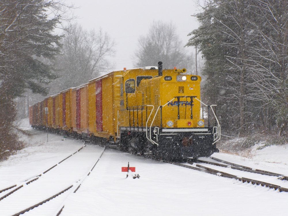 N-ViroMotive Pulls Ordnance Cars at NSA Crane