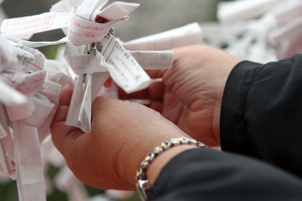 Visitors experience Hatsumode, Nakamura House