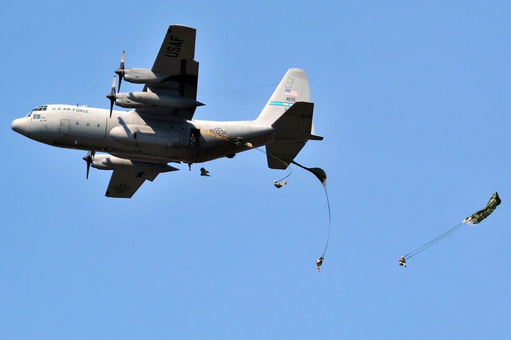 Little Rock C-130 unit puts the 'legacy' in legacy training