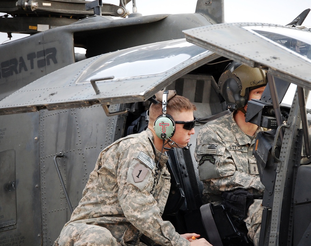 USD-C soldiers receive AH-64 Apache helicopter training