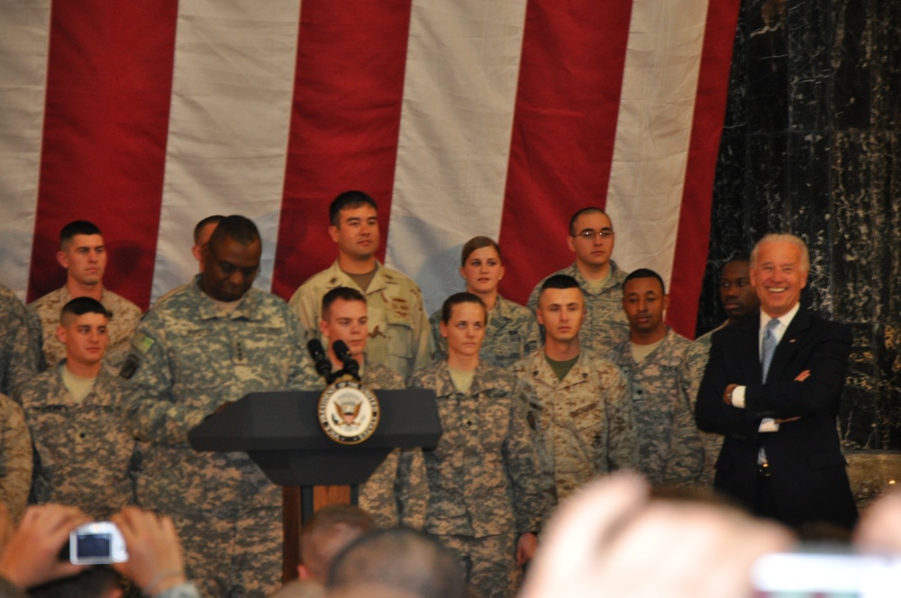 Vice President Biden meets USD-C soldiers during Iraq visit