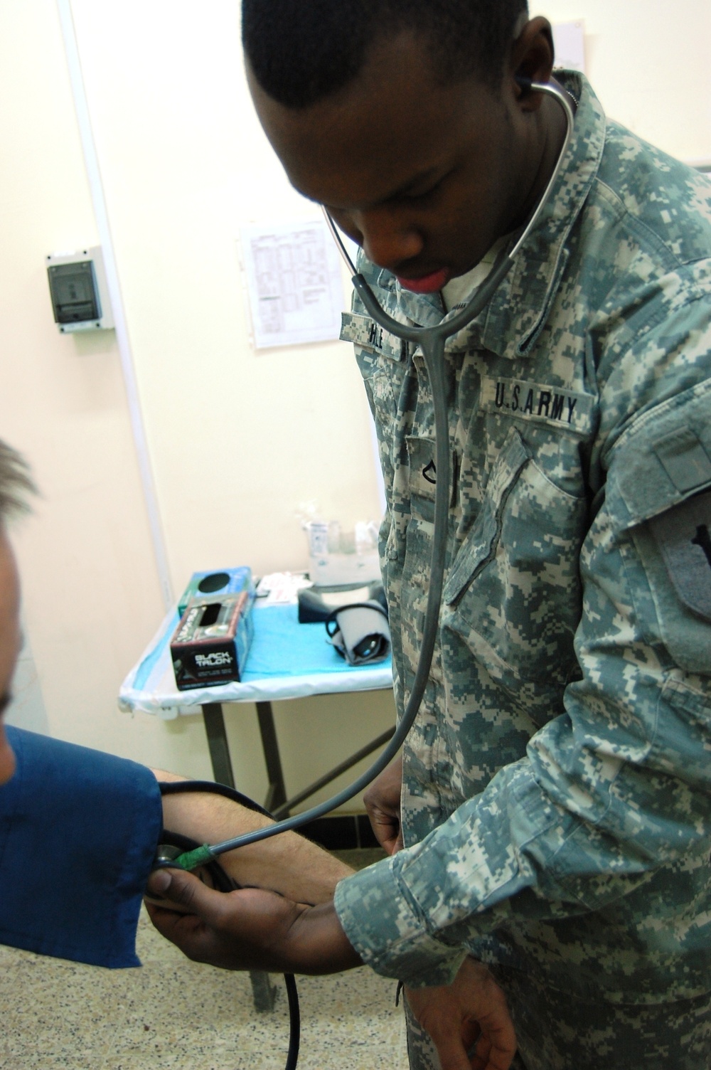 USD-C ‘Vanguard’ Battalion Soldiers work at Camp Taji, Iraq, aid station
