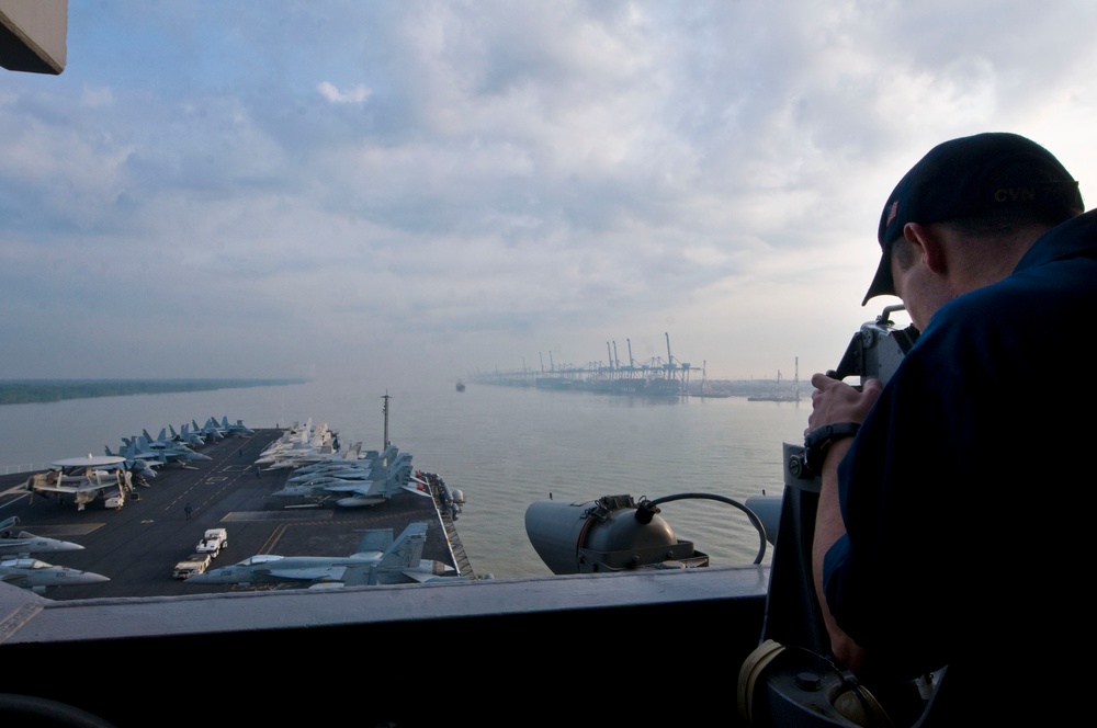 Sailors make port visit