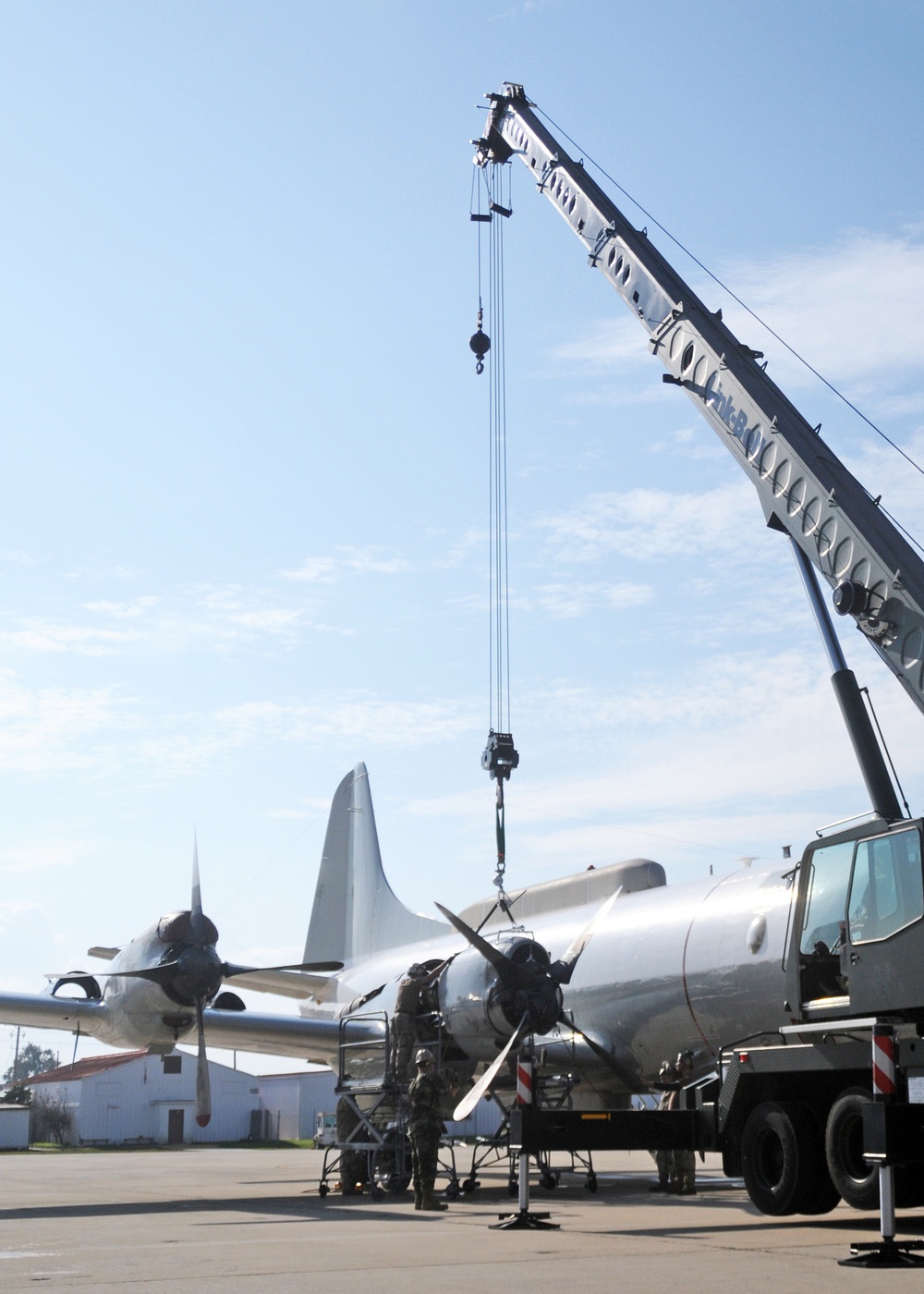 NMCB 74 Crane Crew Assists with Engine Swap