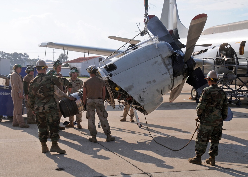 NMCB 74 Crane Crew Assists with Engine Swap