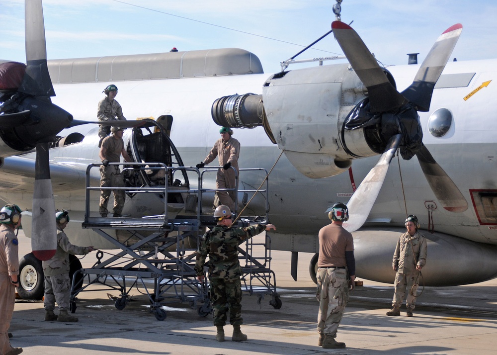 NMCB 74 Crane Crew Assists with Engine Swap