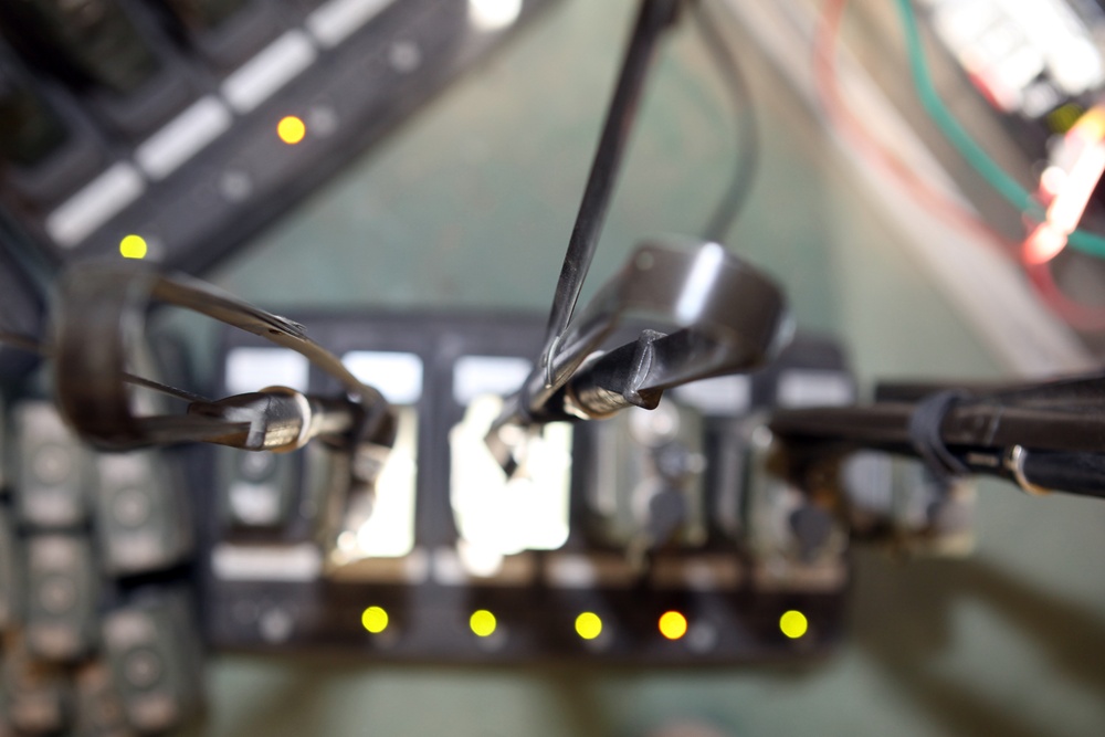 DVIDS Images Comm Marines link Leatherneck [Image 6 of 7]