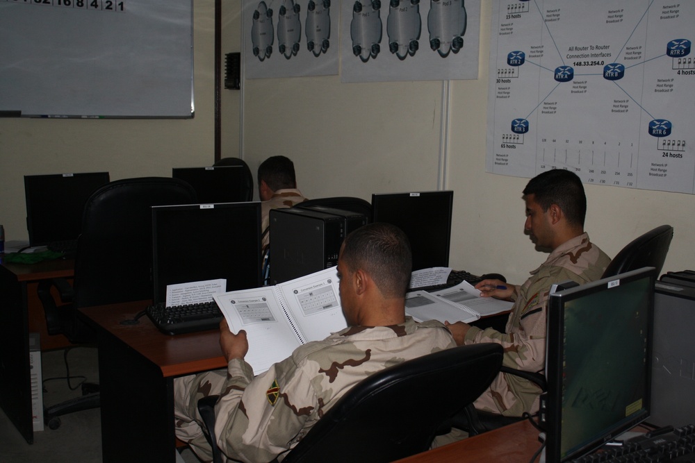 Iraqi Signal Officers Receive Critical Training From SC Guard Unit