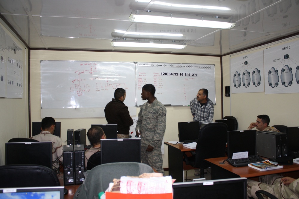 Iraqi Signal Officers Receive Critical Training From SC Guard Unit