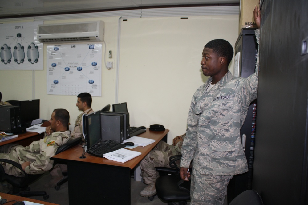 Iraqi Signal Officers Receive Critical Training From SC Guard Unit