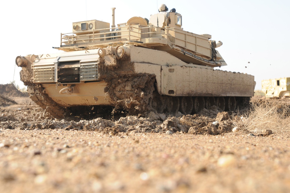 Iraqi Army drives into future with M1A1 Abrams tanks