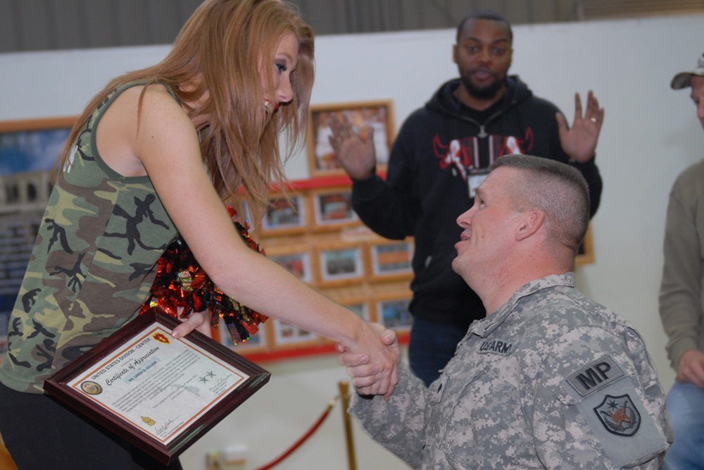 DVIDS - Images - Cincinnati Ben-gals visit troops at Camp Liberty [Image 2  of 4]