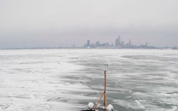 Coast Guard Cutter Neah Bay breaks ice in Lake Erie