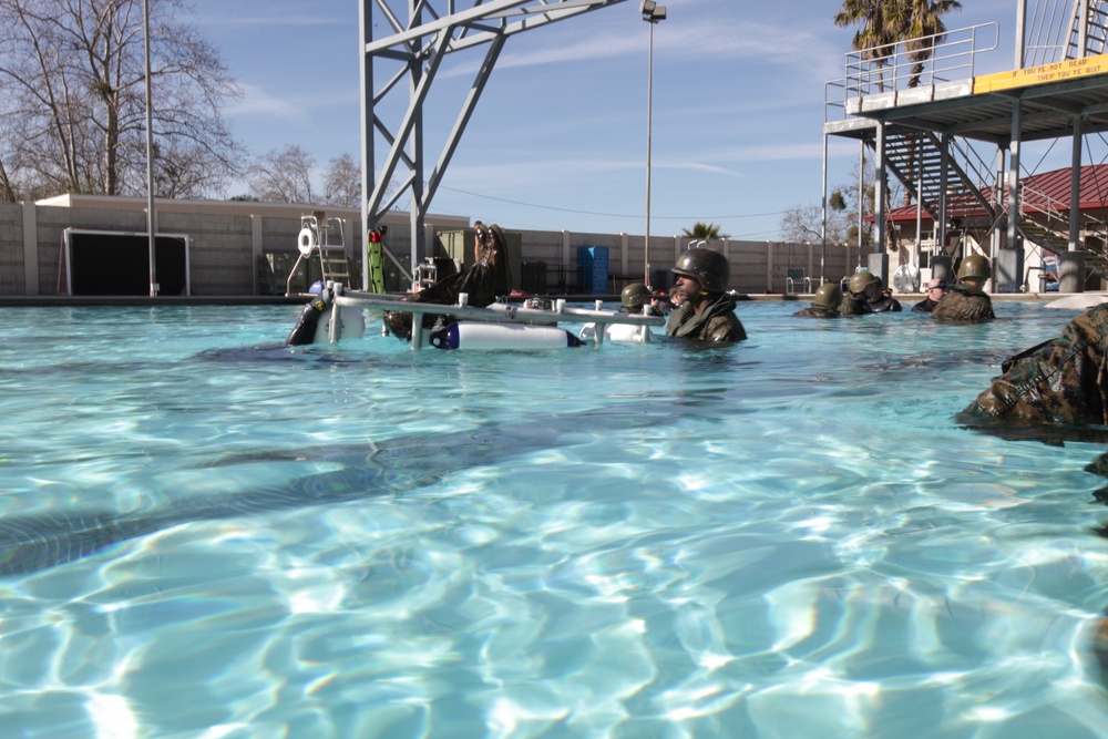 13th MEU Marines conduct water survival training