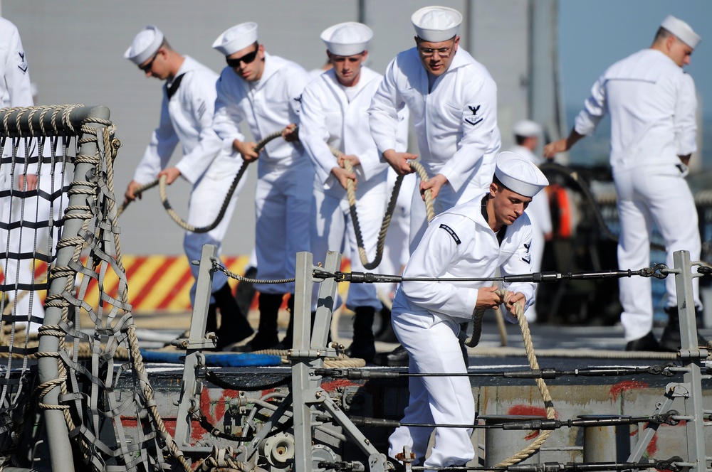 USS Reuben James departs Pearl Harbor