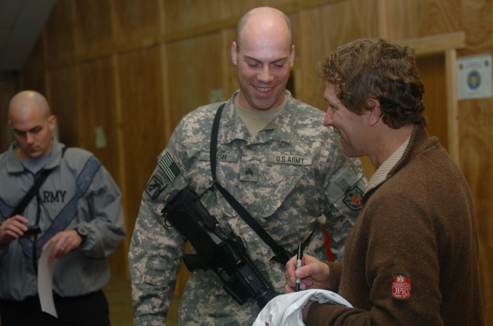 Bragg jumpmaster-turned-country-music-star rocks Camp Victory