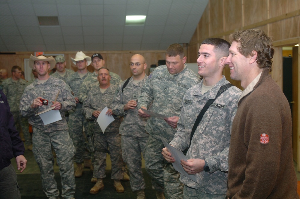 Bragg jumpmaster-turned-country-music-star rocks Camp Victory