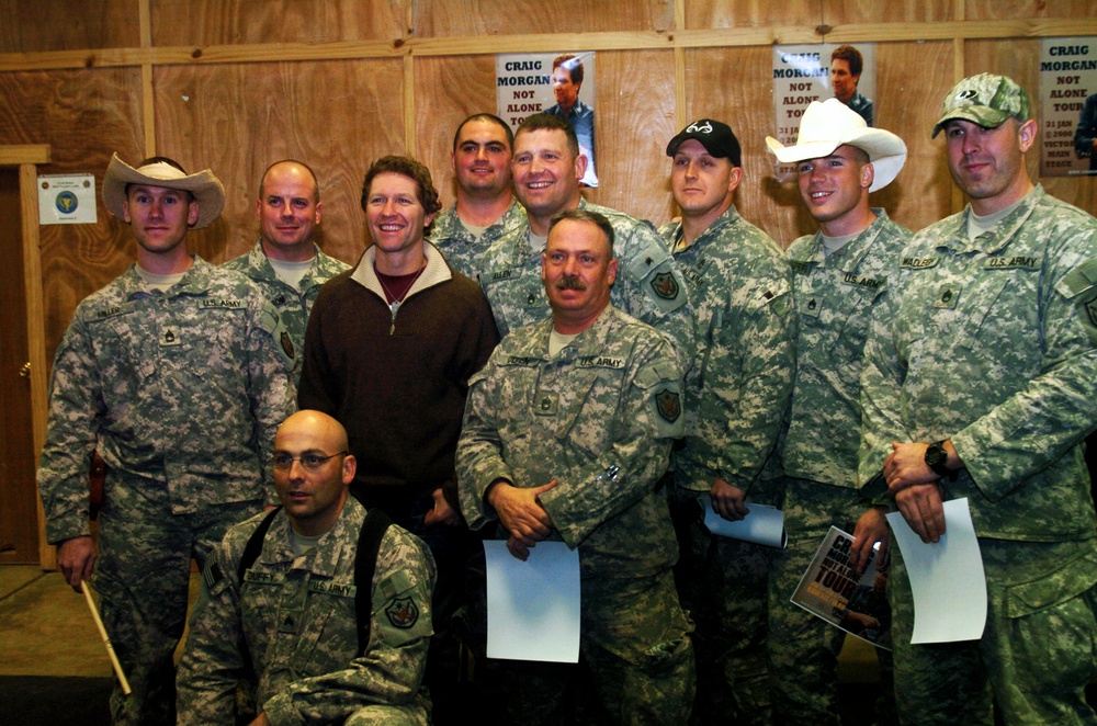 Bragg jumpmaster-turned-country-music-star rocks Camp Victory