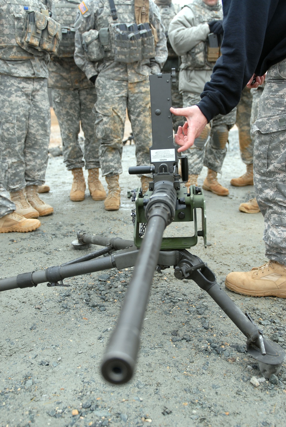 Soldiers train with crew served weapons