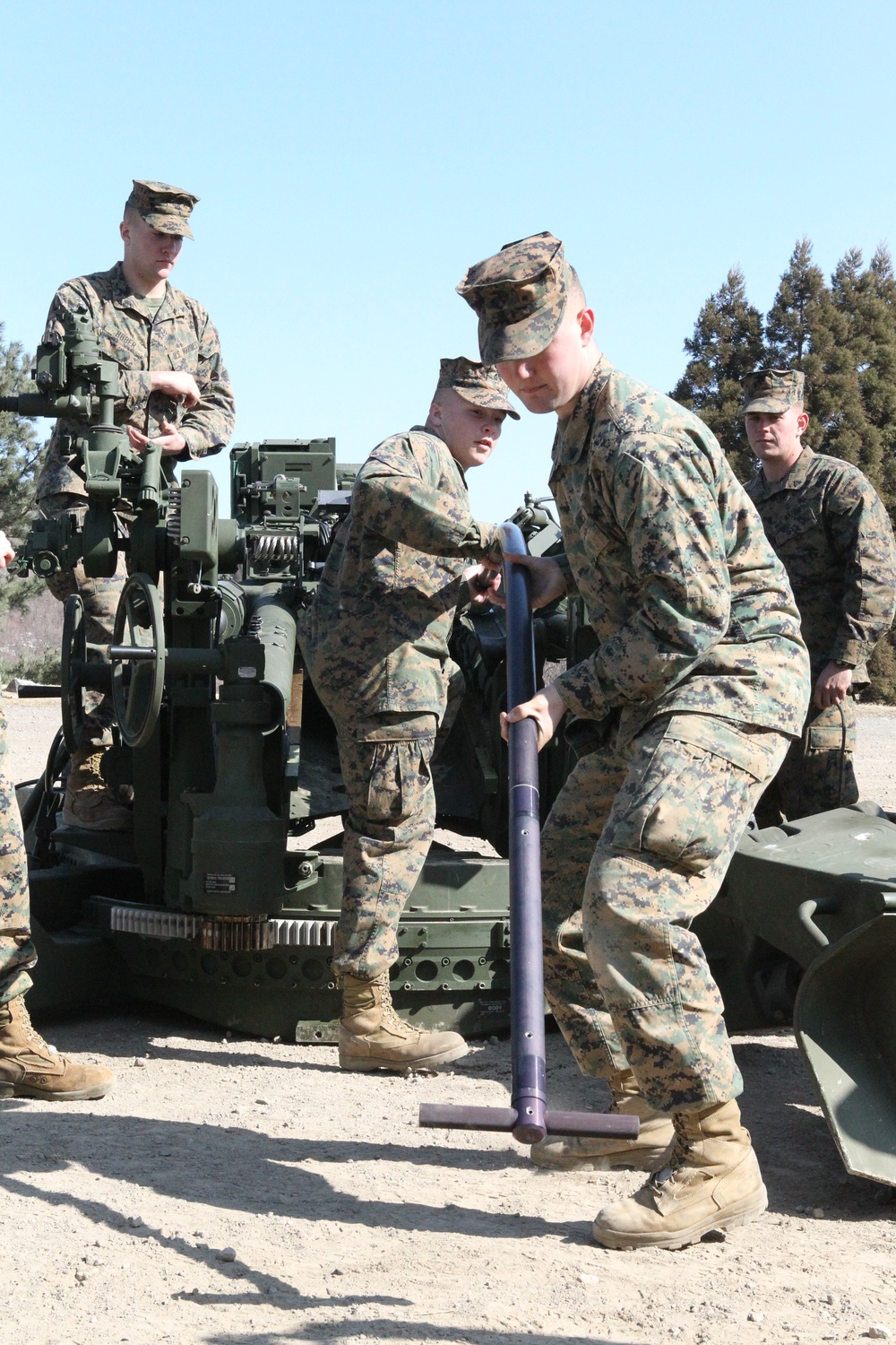 Show and Tell: Gun team exhibits M777 howitzer capabilities