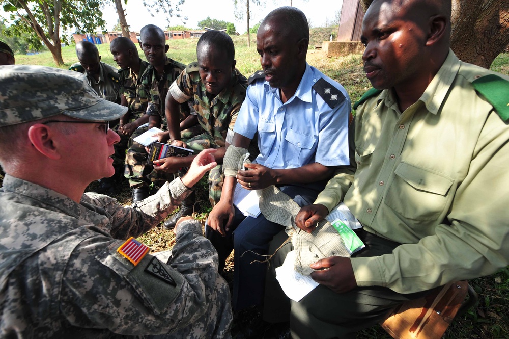 CJTF-HOA presents flight medicine seminar to RDF