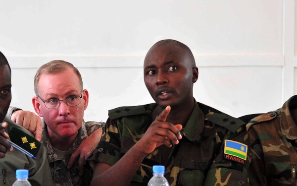 CJTF-HOA presents flight medicine seminar to RDF