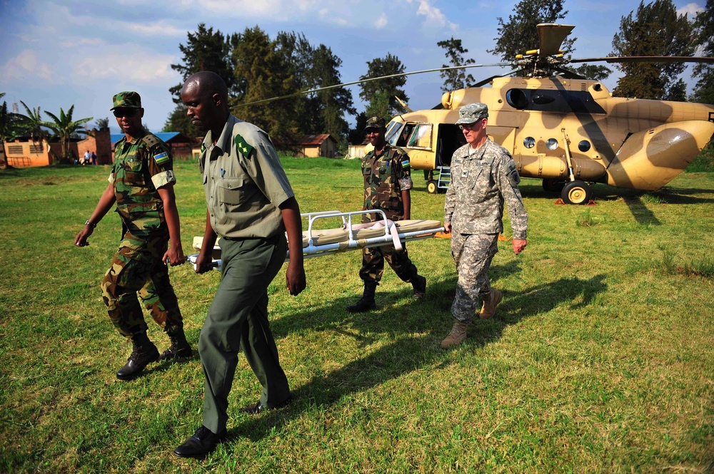 CJTF-HOA presents flight medicine seminar to RDF