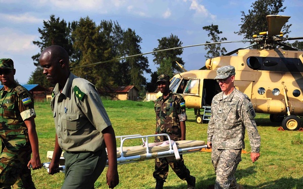 CJTF-HOA presents flight medicine seminar to RDF