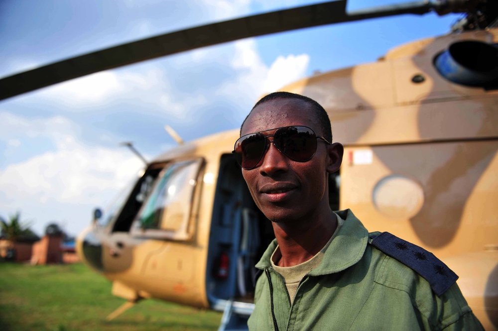 CJTF-HOA presents flight medicine seminar to RDF