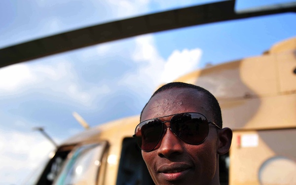 CJTF-HOA presents flight medicine seminar to RDF