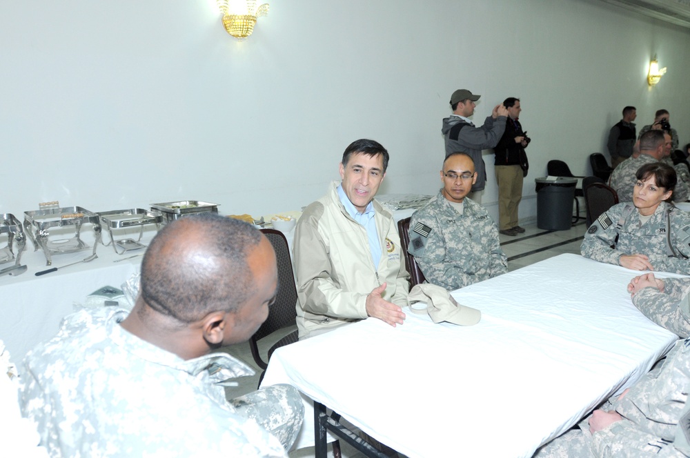 Congressional Delegates visit Camp Victory Soldiers