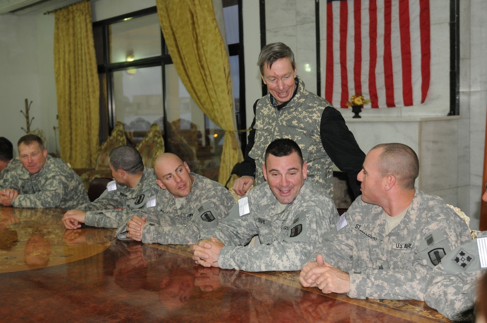 Congressional Delegates visit Camp Victory Soldiers