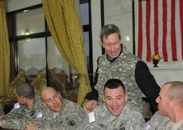 Congressional Delegates visit Camp Victory Soldiers