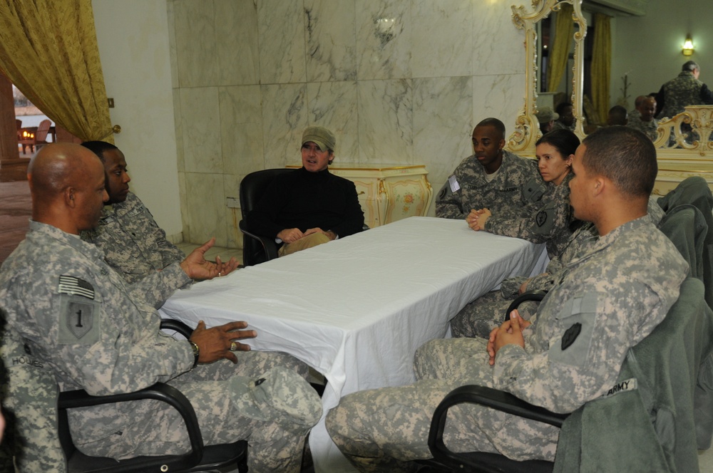 Congressional Delegates visit Camp Victory Soldiers