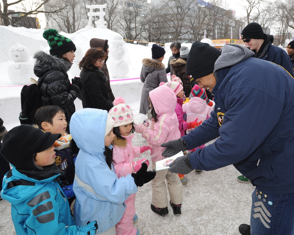Misawa Navy Snow Team Meet with Festivalgoers