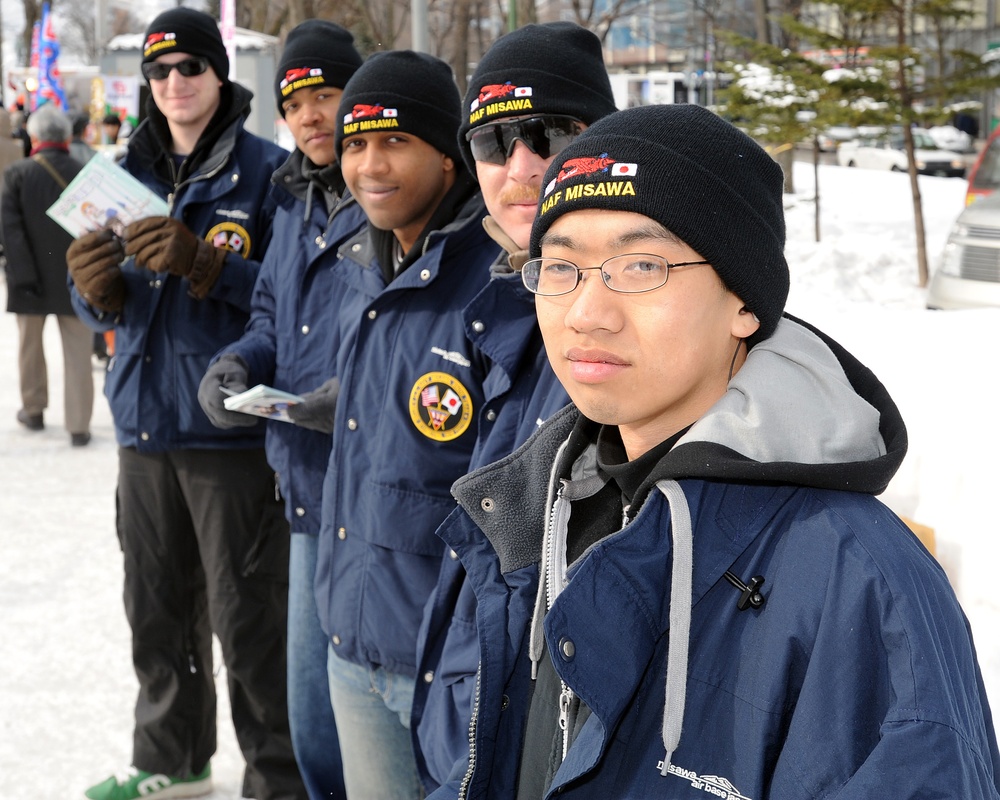 Misawa Navy Snow Team Meet with Festivalgoers