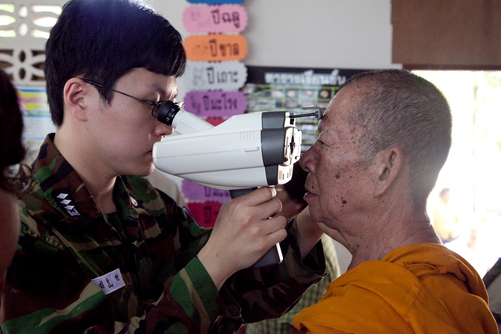 Multinational team conducts medical visits during Cobra Gold 2011