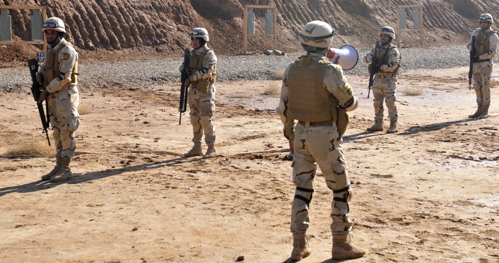 Iraqi platoon leader gives direction