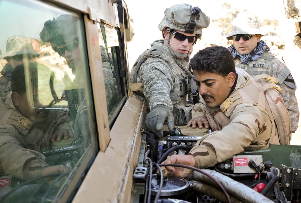 Iraqi soldiers learn maintenance skills, keep Humvees rolling