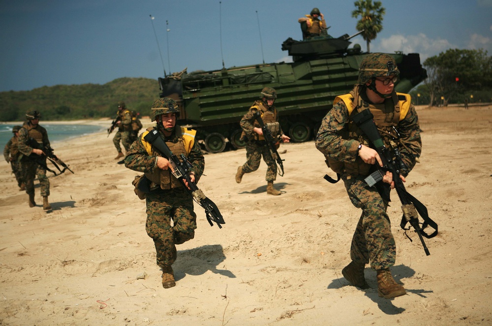 ROK, US, Thai Marines rehearse amphibious assault