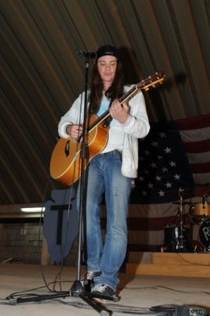 Red Jumpsuit Apparatus entertains the troops at COB Basrah