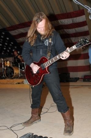 Red Jumpsuit Apparatus entertains the troops at COB Basrah