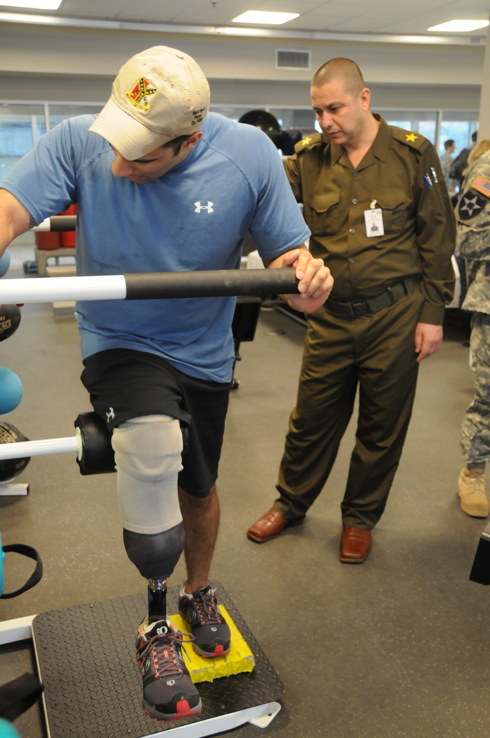 Iraqi physical therapist train at Walter Reed