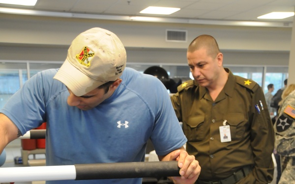 Iraqi physical therapist train at Walter Reed