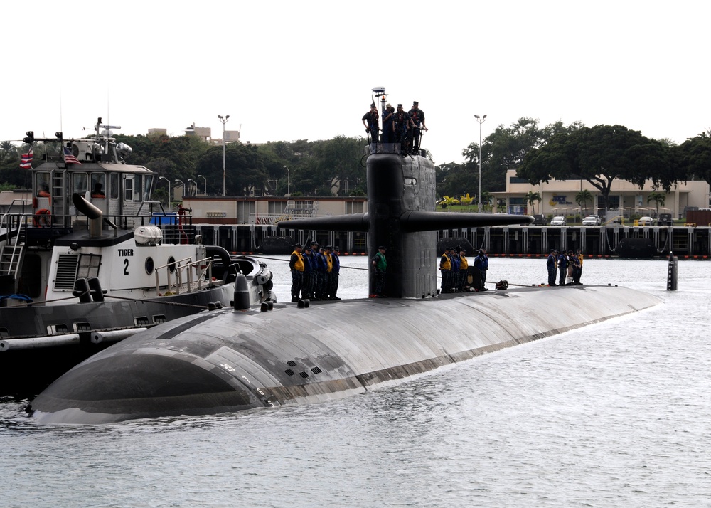 USS Oklahoma City Arrives in Pearl Harbor