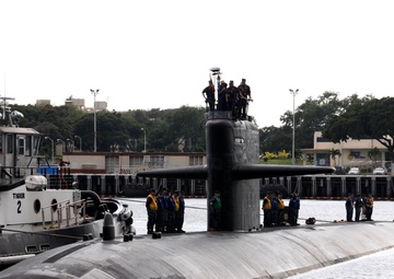 USS Oklahoma City Arrives in Pearl Harbor