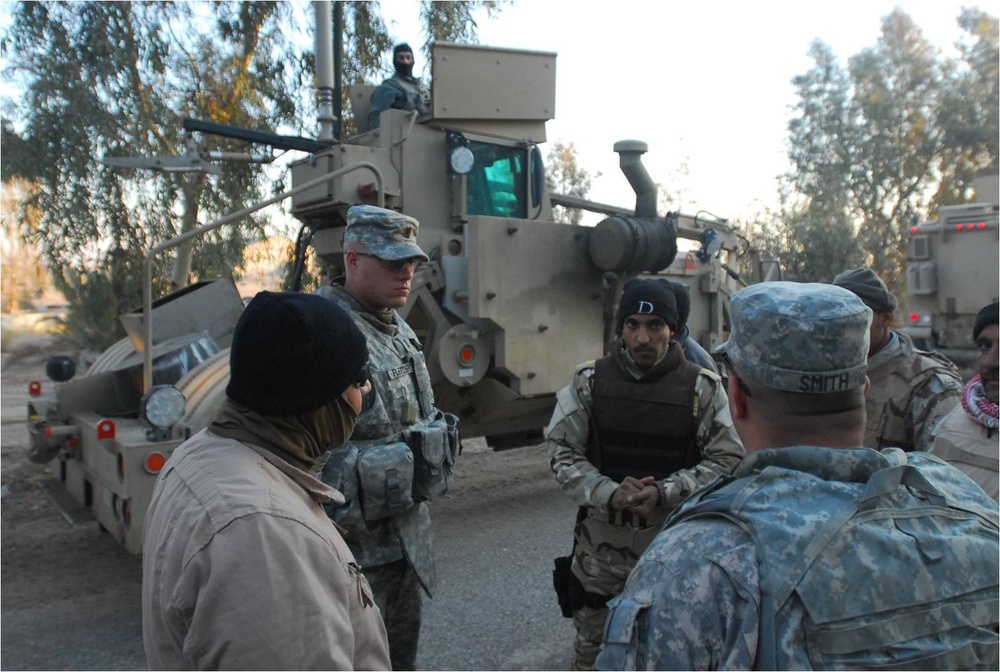 USD-C Vanguard Brigade engineers conduct combined route clearance with Iraqi bomb disposal company