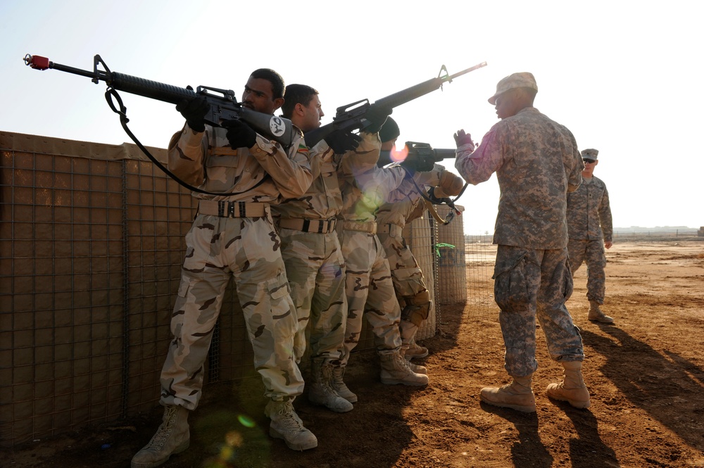 Iraqi army bounding team training