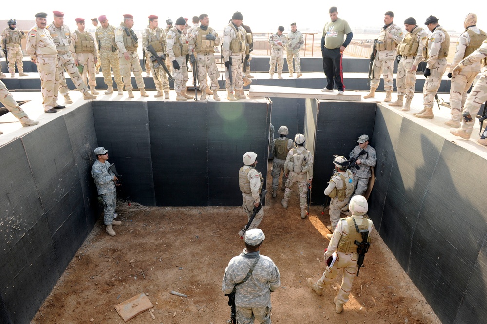 Iraqi army bounding team training